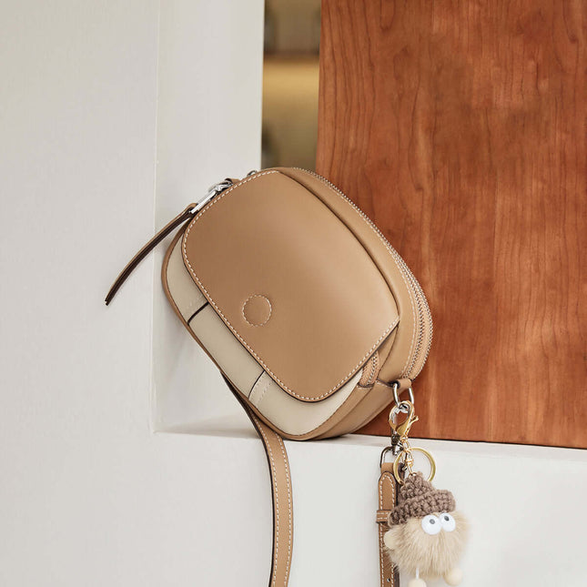 Cutesy Compact Leather Shoulder Bag-3